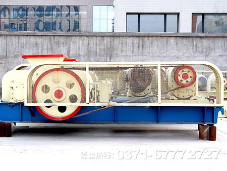 齒輥破碎機(jī)和對(duì)輥破碎機(jī)結(jié)構(gòu)、破碎方式等對(duì)比