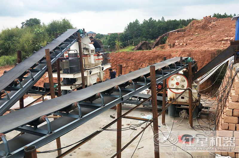 石頭加工沙子每噸成本多少錢？石頭加工沙子設(shè)備有哪些？