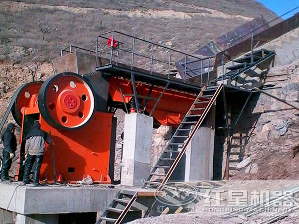 礦山破碎機設備投產現(xiàn)場