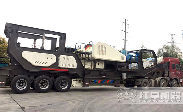 輪式流動砂石破碎車，高產(chǎn)、快捷，時產(chǎn)百噸毫無壓力
