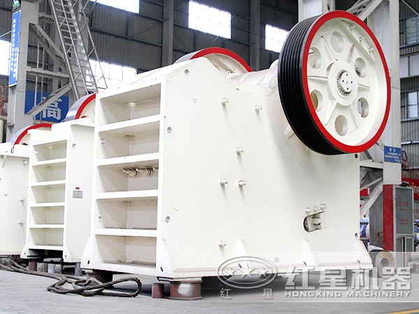 粉碎花崗巖選用750顎破機(jī)，效果不錯，性價(jià)比更高