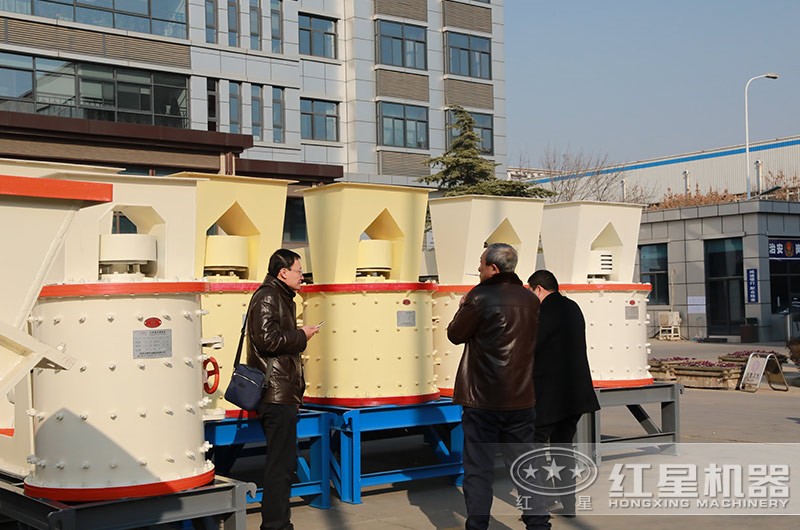 客戶來廠考察復(fù)合破制砂機