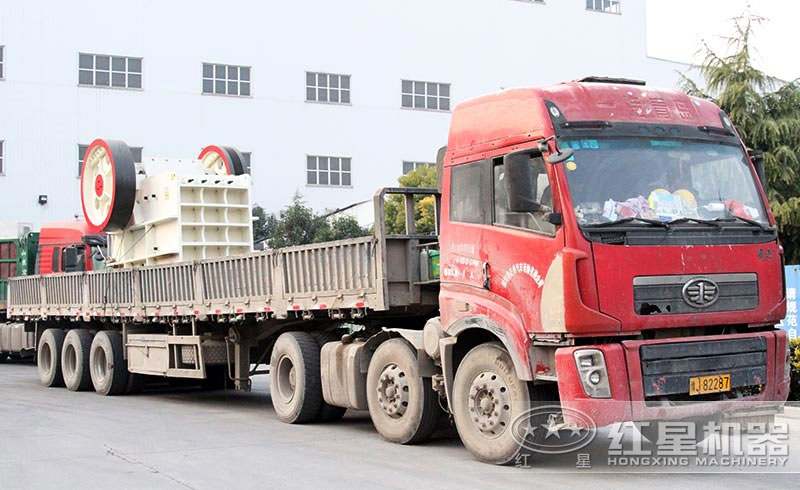 人工破碎混凝土用什么機器？選擇顎破機，大產(chǎn)量，運行可靠