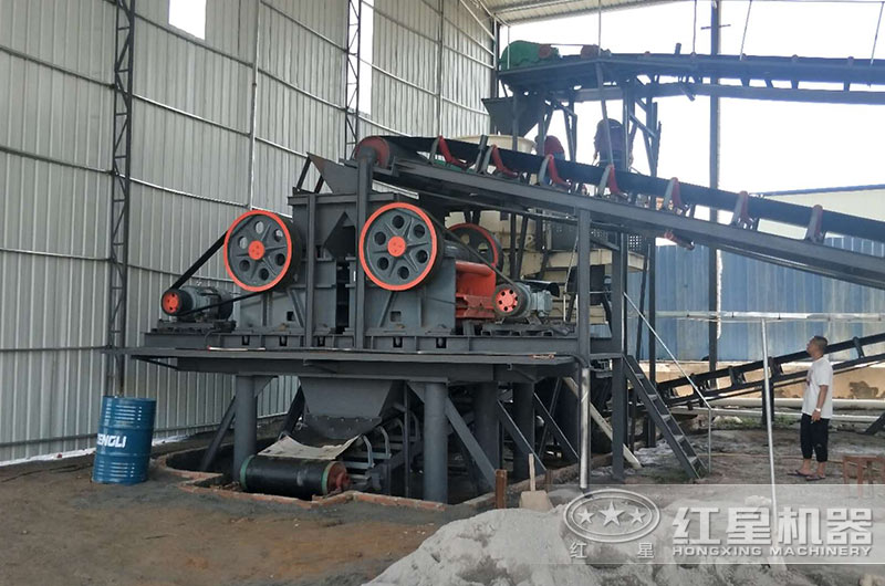 顎式碎裂設備的顎板有什么作用？宜采用哪種材料制作？